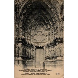 Carte postale ancienne du portail de la cathédrale de Reims, arcades de gauche avec statues des fondateurs