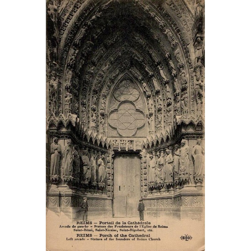 Carte postale ancienne du portail de la cathédrale de Reims, arcades de gauche avec statues des fondateurs