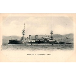 CPA Toulon cuirassé en rade Marine française ancienne carte B.F. Paris