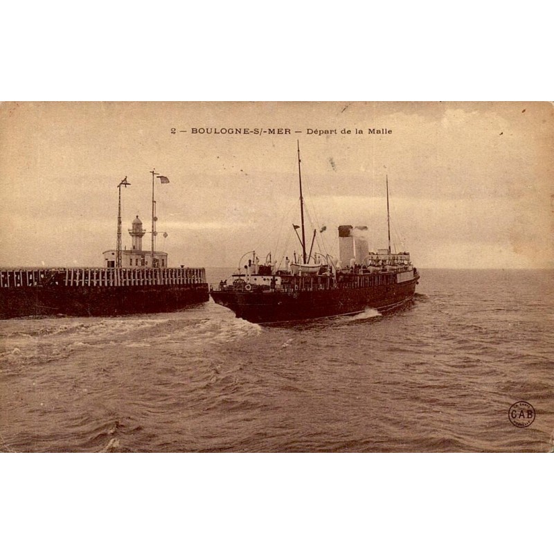 CPA Boulogne-sur-Mer départ de la Malle, vapeur quittant le port près de la jetée en 1908