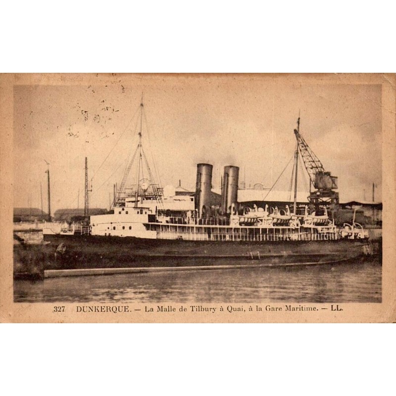 CPA Dunkerque Malle de Tilbury à quai à la Gare Maritime, paquebot LL n°327