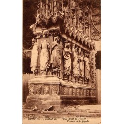 Carte postale ancienne du pilier droit du porche central de la cathédrale de Reims