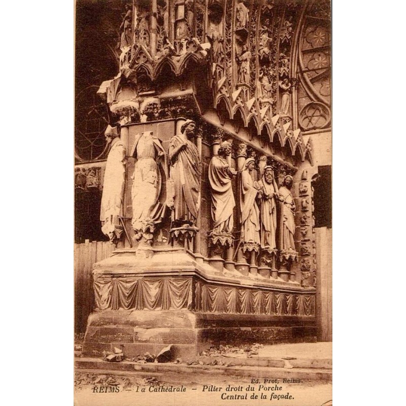 Carte postale ancienne du pilier droit du porche central de la cathédrale de Reims