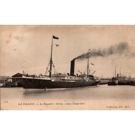 CPA La Pallice paquebot Orivia dans l’avant-port de La Rochelle vers 1904