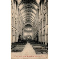 Carte postale ancienne de la nef et du chœur de l’église Saint-Remi à Reims
