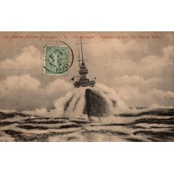CPA cuirassé Charlemagne de la Marine française affrontant une forte mer lors d’un coup de tabac