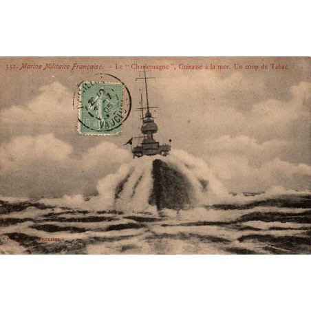CPA cuirassé Charlemagne de la Marine française affrontant une forte mer lors d’un coup de tabac