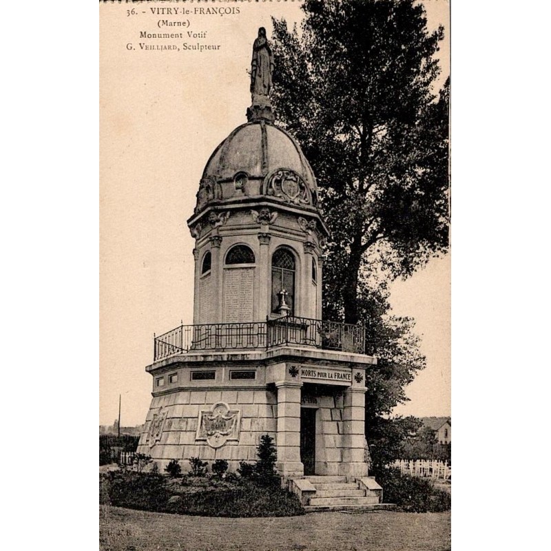 Carte postale ancienne Vitry-le-François – Monument Votif CPA