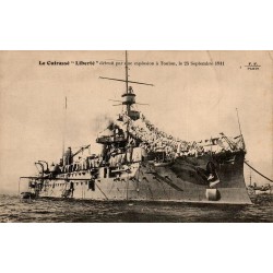 CPA Toulon cuirassé Liberté détruit après l’explosion du 25 septembre 1911, F.F. Paris