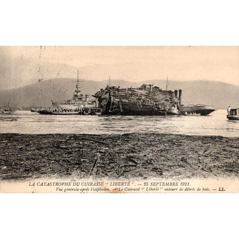 CPA Toulon catastrophe du cuirassé Liberté après explosion du 25 septembre 1911 Marine française