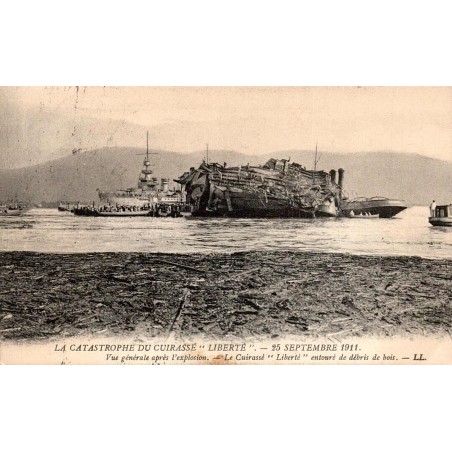 CPA Toulon catastrophe du cuirassé Liberté après explosion du 25 septembre 1911 Marine française