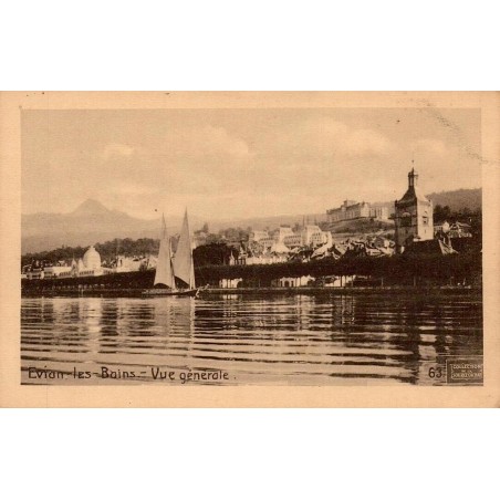CPA Évian-les-Bains vue générale depuis le lac Léman avec voiliers et ville thermale