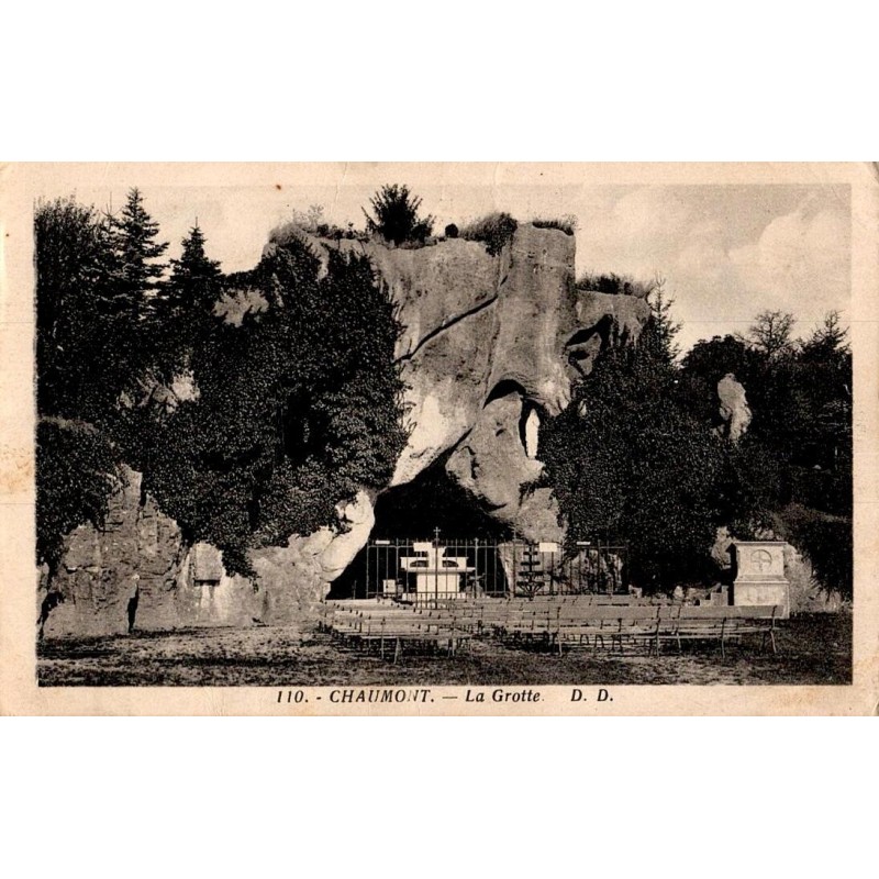 Carte postale ancienne de la grotte à Chaumont (Haute-Marne), entrée rocheuse pittoresque