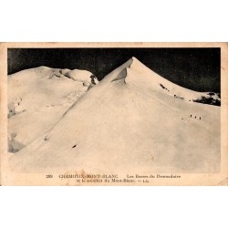 CPA Chamonix Bosses du Dromadaire et sommet du Mont-Blanc avec alpinistes