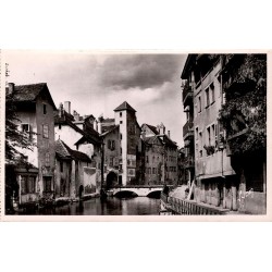 CPSM Annecy vieux quartiers et canal du Thiou en Haute-Savoie