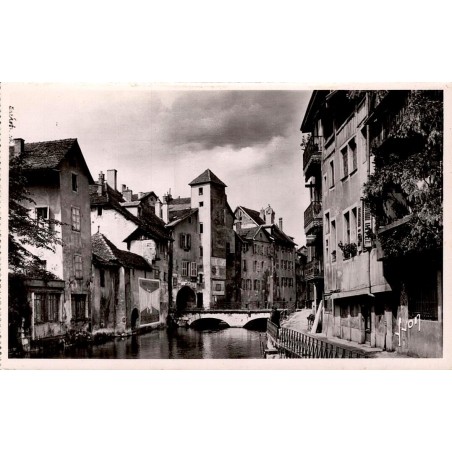 CPSM Annecy vieux quartiers et canal du Thiou en Haute-Savoie