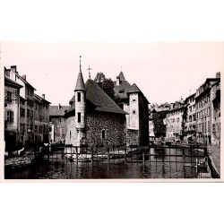 CPSM Annecy Palais de l’Isle et canal du Thiou dans le centre historique