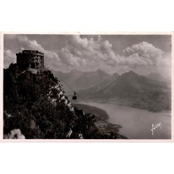 CPSM Veyrier-du-Lac téléphérique gare supérieure dominant le lac d’Annecy