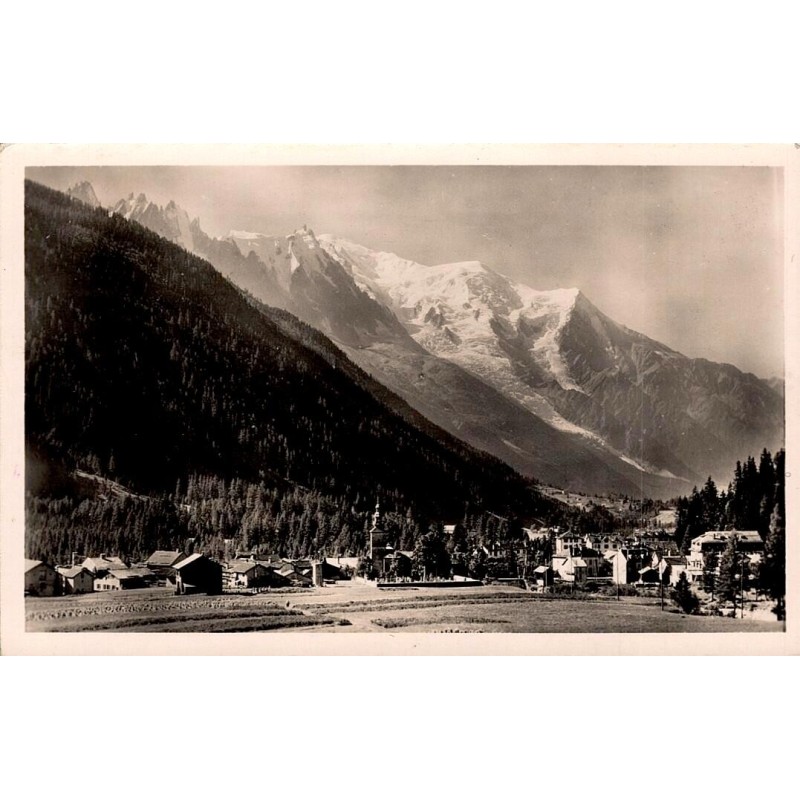 CPSM Argentière vue générale village église et massif du Mont-Blanc en 1953