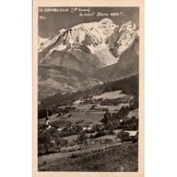 CPSM Combloux en Haute-Savoie avec village, église et panorama sur le massif du Mont-Blanc
