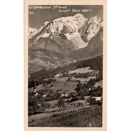 CPSM Combloux en Haute-Savoie avec village, église et panorama sur le massif du Mont-Blanc