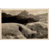 CPA Chamonix grotte du Glacier des Bossons avec visiteurs et Aiguille du Midi en Haute-Savoie