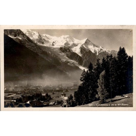 CPSM Chamonix vue générale de la ville et massif du Mont-Blanc en Haute-Savoie