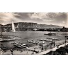 CPSM Genève la rade avec Jet d’eau, bateaux et quais du lac Léman en 1949