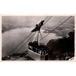 CPSM Annecy téléférique de Veyrier-du-Lac avec cabine dominant le lac et la baie d’Annecy