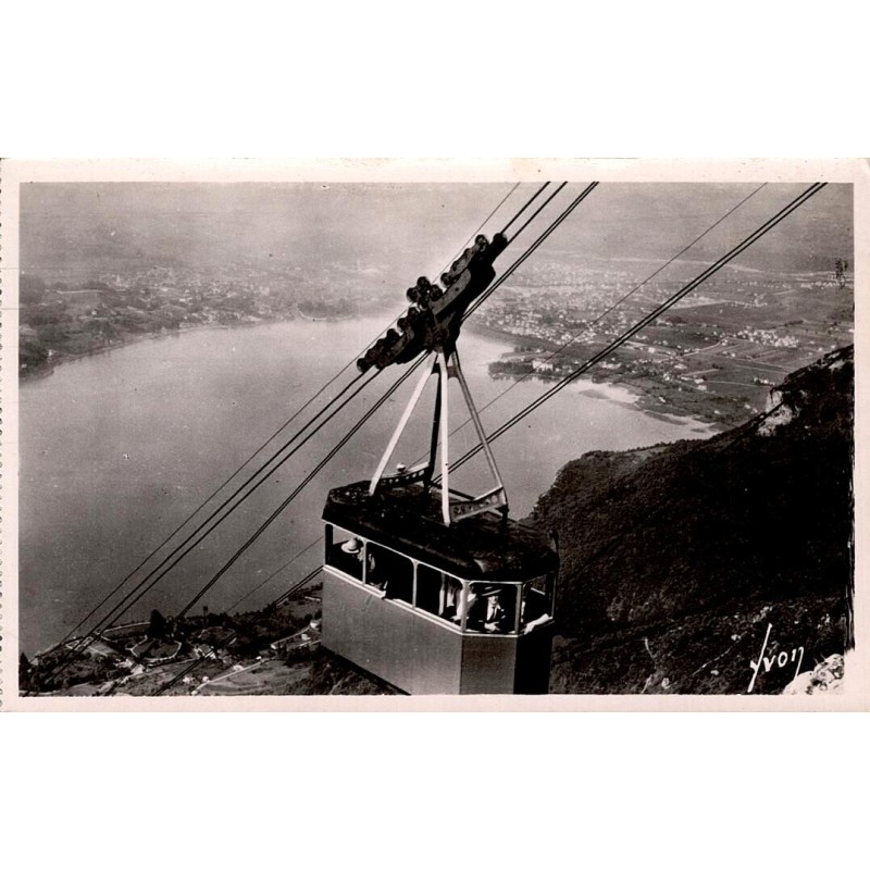 CPSM Annecy téléférique de Veyrier-du-Lac avec cabine dominant le lac et la baie d’Annecy