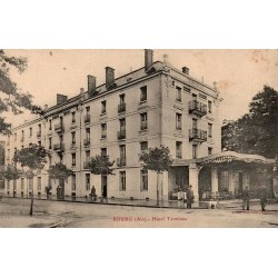 CPA Bourg-en-Bresse Ain Hôtel Terminus, façade du Grand Hôtel avec voyageurs et terrasse