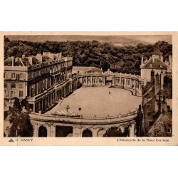 11 - NANCY - L'Hémicycle de la place Carrière