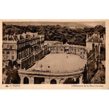11 - NANCY - L'Hémicycle de la place Carrière