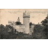 CPA Veauce Allier, partie féodale du château avec tours crénelées, mâchicoulis et murailles