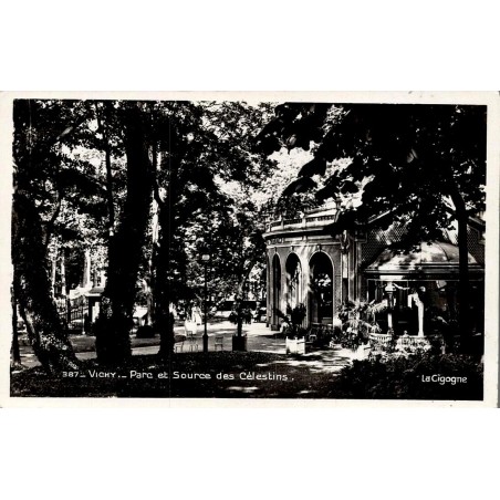 CPSM Vichy Allier, parc et pavillon de la Source des Célestins, vue ancienne