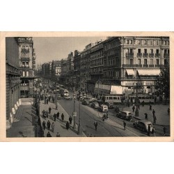 CPSM Marseille La Canebière avec tramways, automobiles et animation urbaine