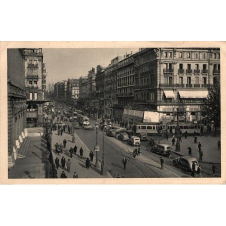 CPSM Marseille La Canebière avec tramways, automobiles et animation urbaine