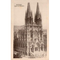 CPSM Marseille Église des Réformés, façade néogothique et deux clochers