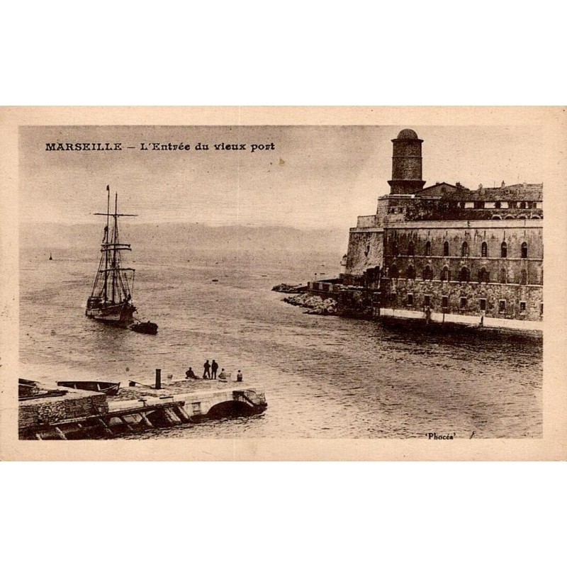 CPSM Marseille entrée du Vieux-Port avec voilier et fort Saint-Jean