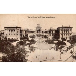 CPSM Marseille Palais Longchamp avec fontaine monumentale, cascade et jardins