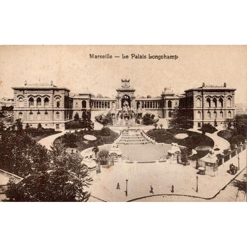 CPSM Marseille Palais Longchamp avec fontaine monumentale, cascade et jardins