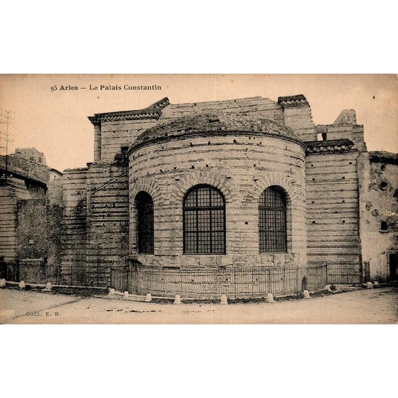 CPA Arles Palais Constantin, vestiges des thermes romains et grandes baies antiques