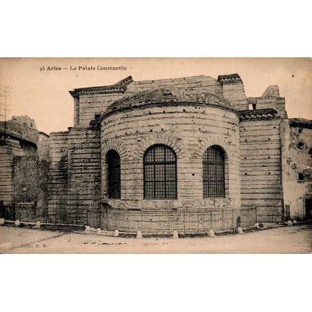 CPA Arles Palais Constantin, vestiges des thermes romains et grandes baies antiques