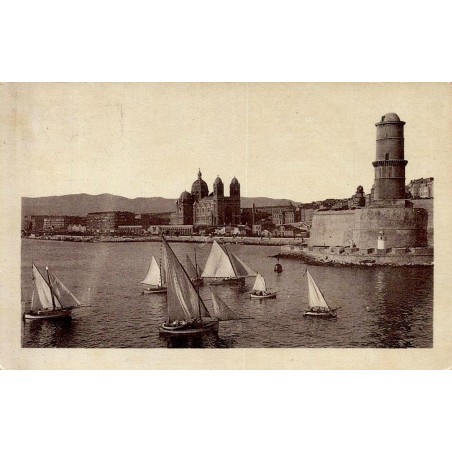CPA Marseille Fort Saint-Jean et Cathédrale de la Major avec voiliers dans le port