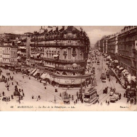 CPA Marseille rue de la République avec tramways, passants et Cinématographe