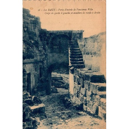 CPA Les Baux-de-Provence porte ancienne ville, corps de garde et escaliers de ronde