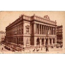 CPA Marseille Palais de la Bourse avec passants et animation urbaine