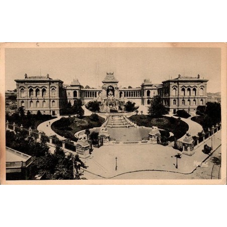 CPSM Marseille Palais Longchamp avec fontaine monumentale, cascades et jardins