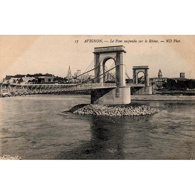 CPA Avignon ancien pont suspendu sur le Rhône avec panorama de la ville