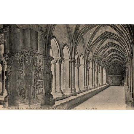 CPA Arles galerie gothique du cloître Saint-Trophime et sculptures médiévales